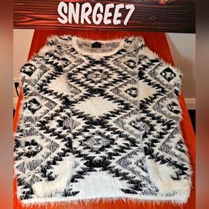 Cliche Couture Woman's Aztec Black & White Sweater Fuzzy Winter 80s Vintage Sz L